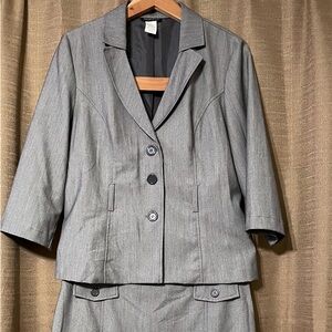 Courtenay  skirt suite gray